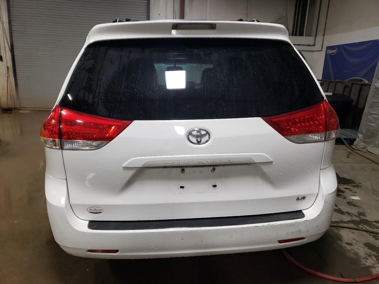 2011 Toyota Sienna - Image 6
