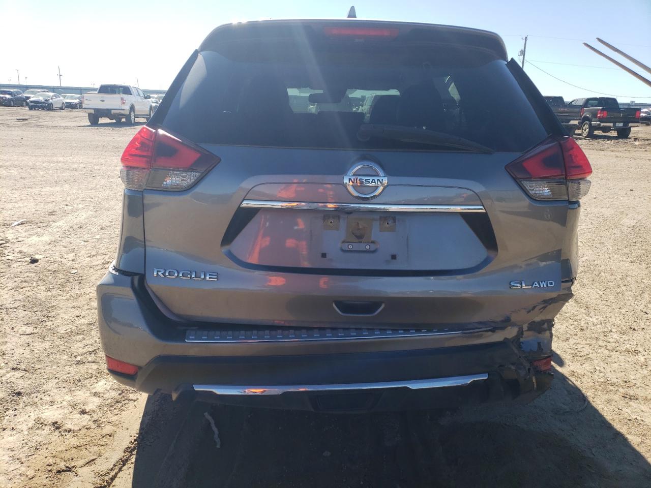 2017 Nissan Rogue - Image 6