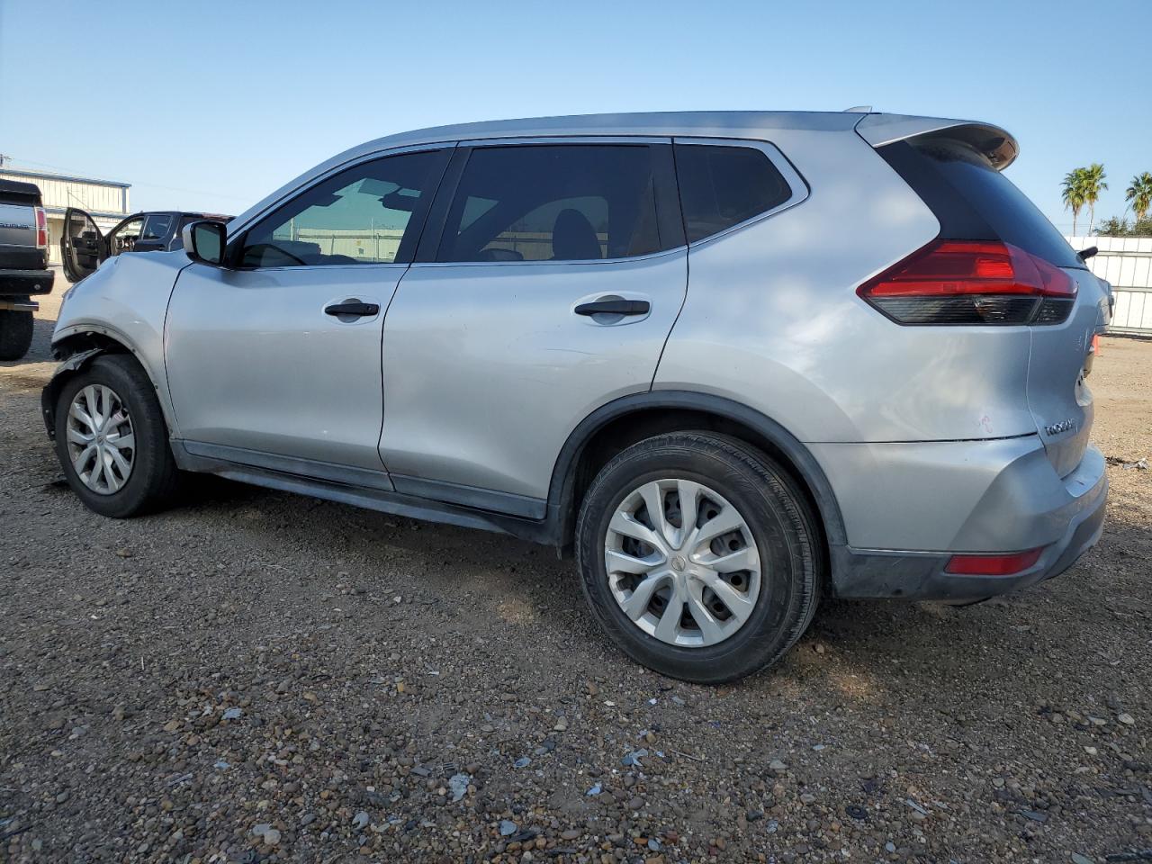 2017 Nissan Rogue - Image 2