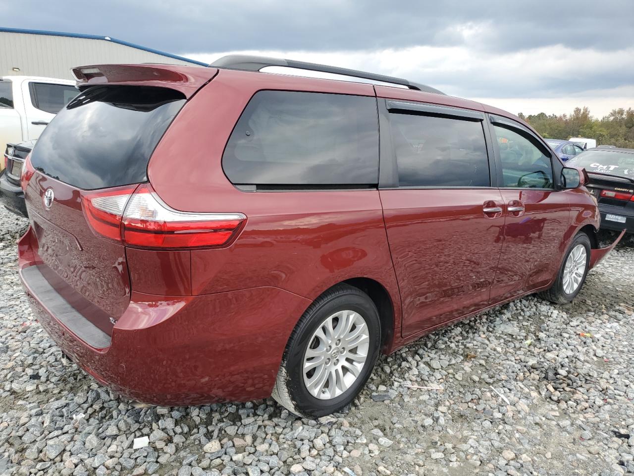 2017 Toyota Sienna - Image 3
