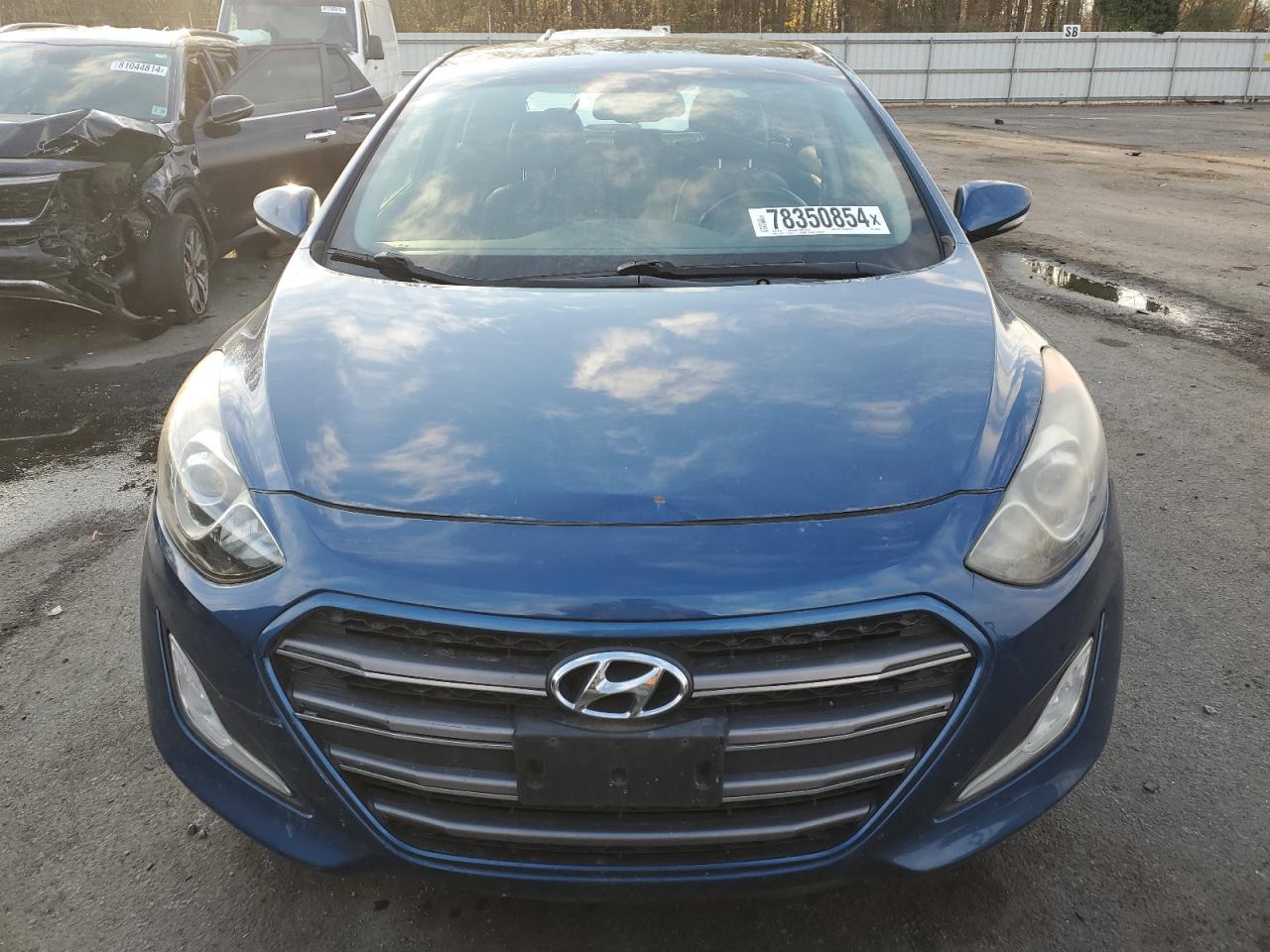 2016 Hyundai Elantra - Image 5