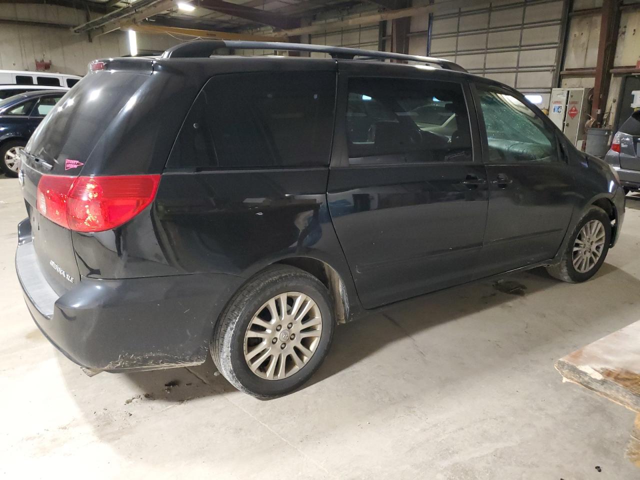 2009 Toyota Sienna - Image 3