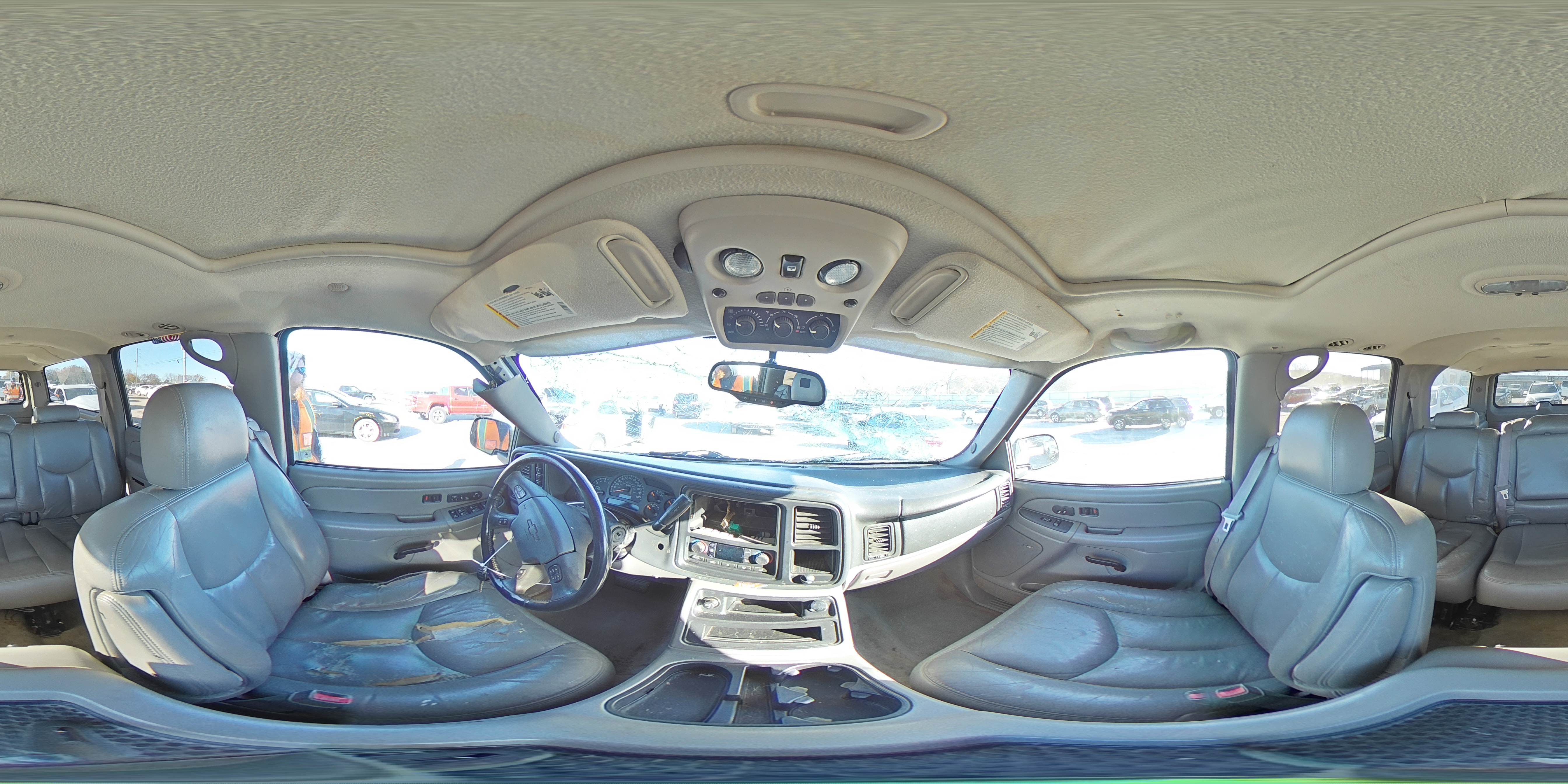 2004 Chevrolet Suburban - Image 14