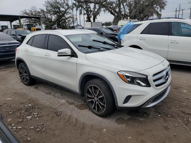 Parquets MERCEDES-BENZ GLA-CLASS 2015 Biały