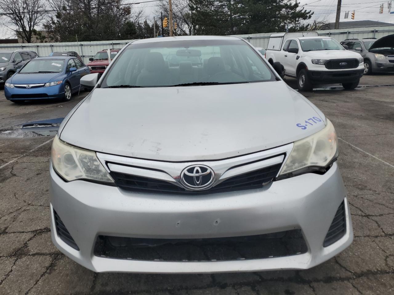 VIN 4T4BF1FKXDR324062 2013 TOYOTA CAMRY no.5