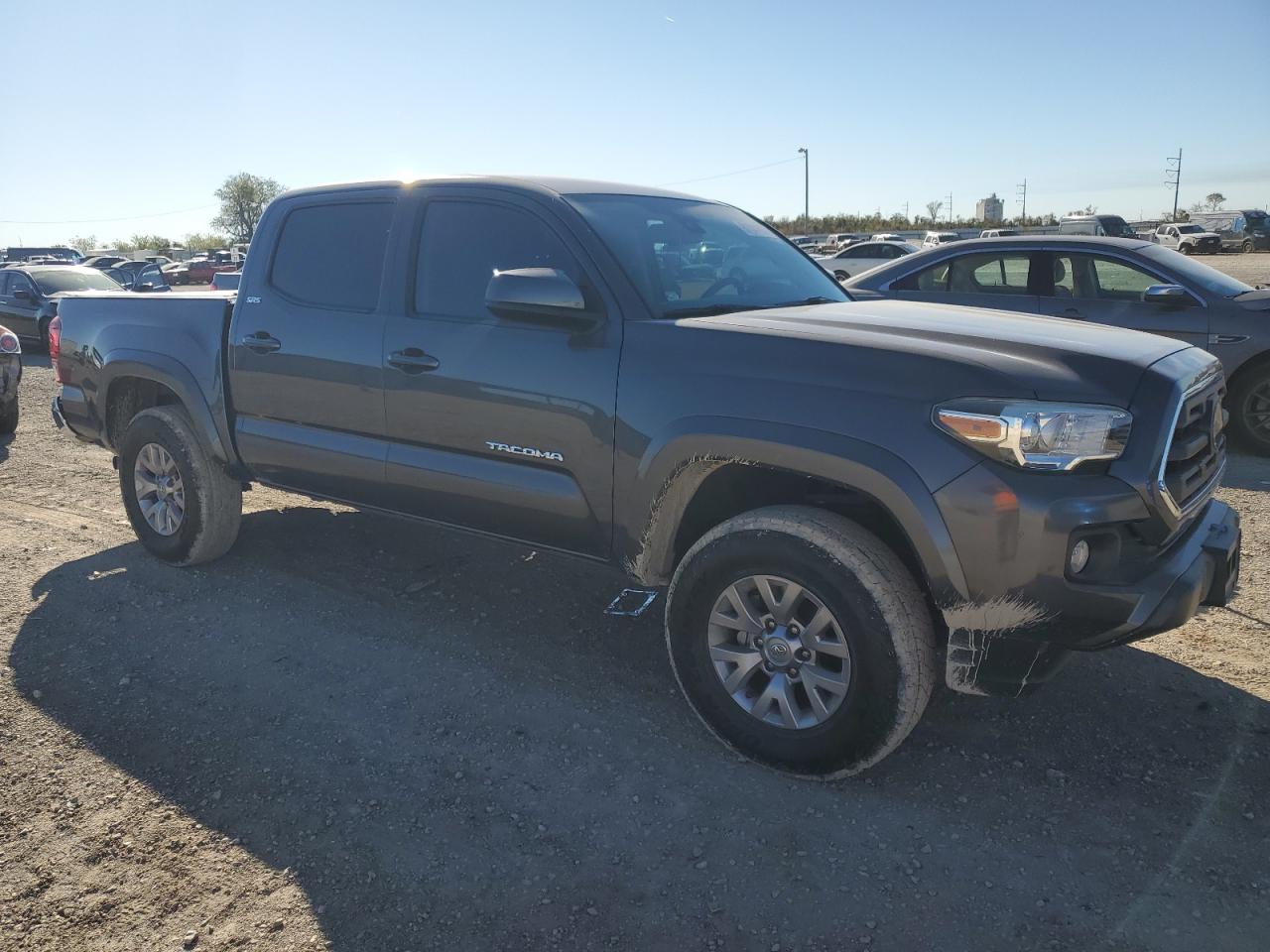 VIN 5TFAZ5CN4JX064131 2018 TOYOTA TACOMA no.4