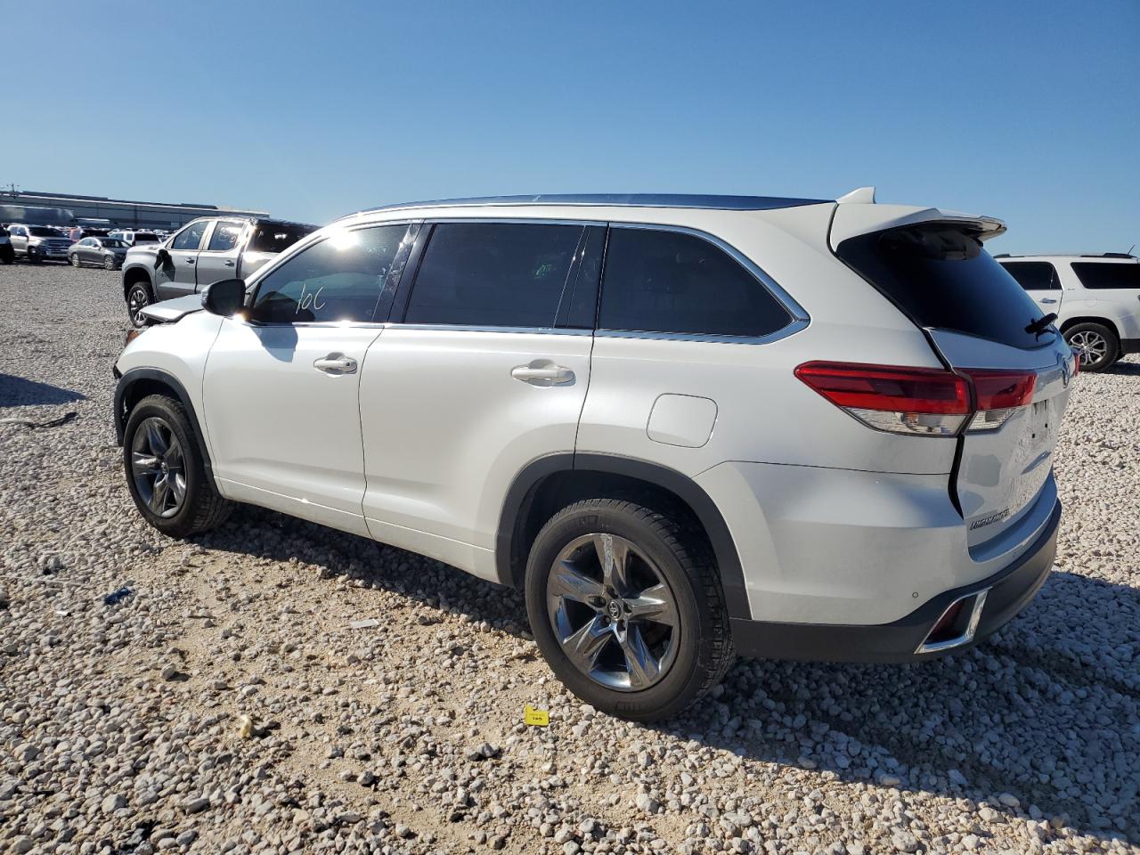 2019 Toyota Highlander - Image 2