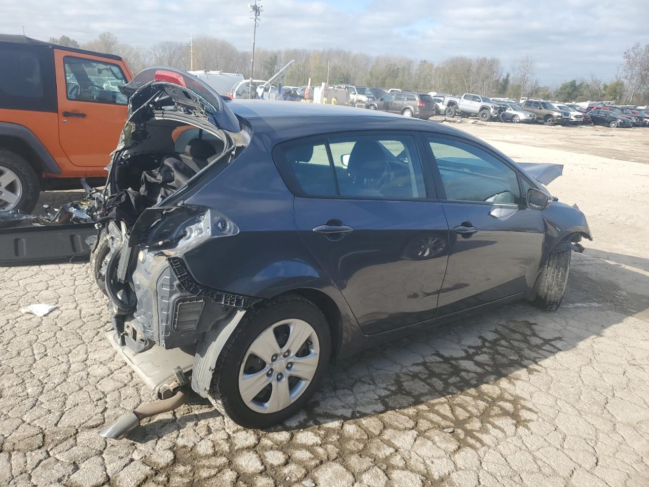 VIN KNAFK5A81G5546550 2016 KIA FORTE no.3