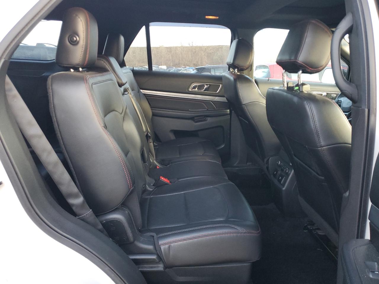 2017 Ford Explorer - Image 11