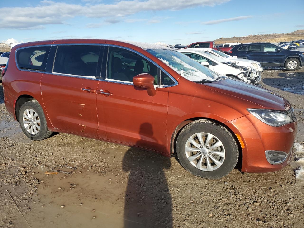 VIN 2C4RC1FG0JR175574 2018 CHRYSLER PACIFICA no.4