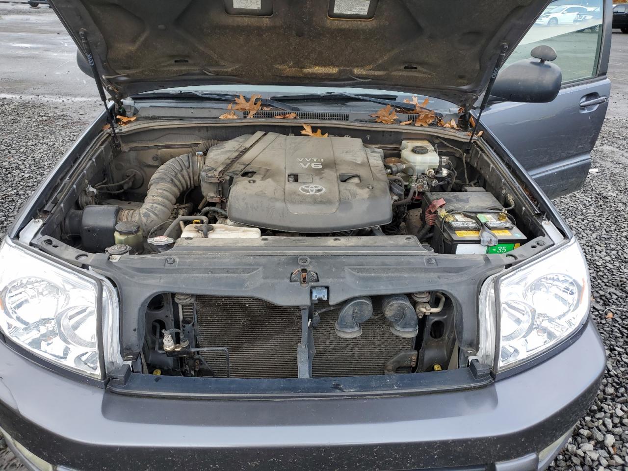 2004 Toyota 4Runner - Image 11