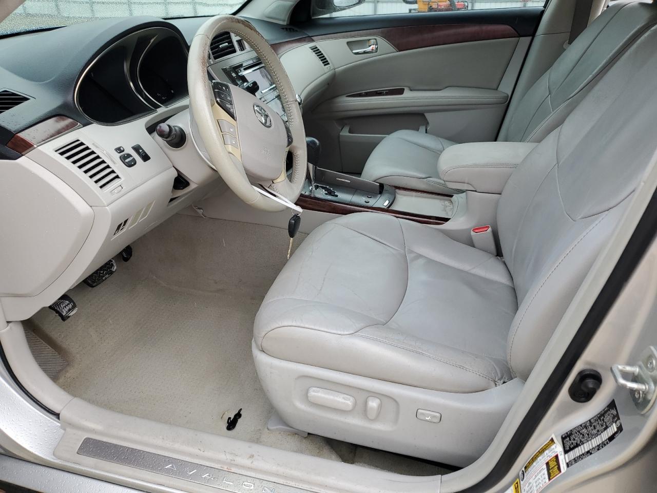 2011 Toyota Avalon - Image 7