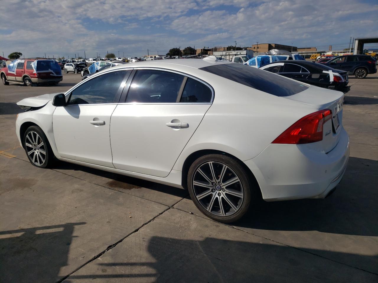 VIN LYV402HK4JB163340 2018 VOLVO S60 no.2