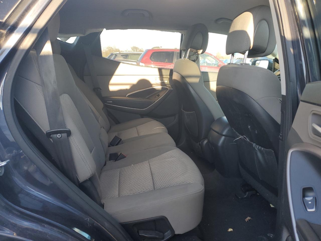 2015 Hyundai Santa Fe - Image 10