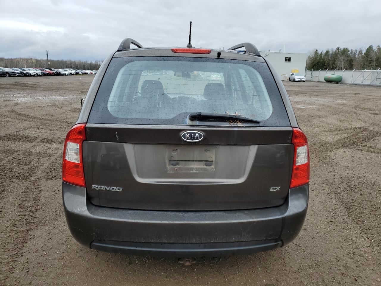 2009 Kia Rondo Base VIN: KNAFG528197255828 Lot: 80026824