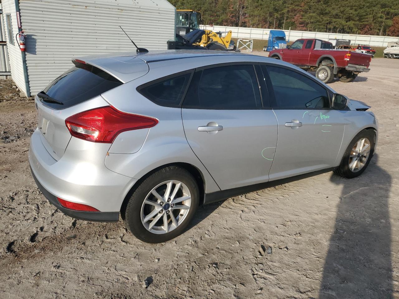 2018 Ford Focus Se VIN: 1FADP3K2XJL227621 Lot: 81431294