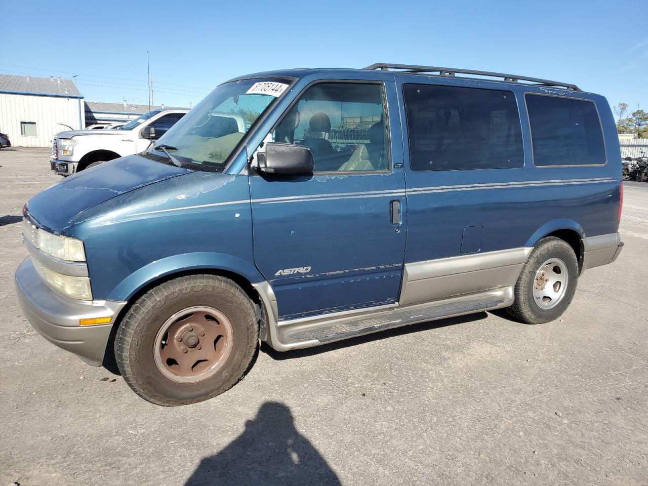 2002 Chevrolet Astro - Image 1