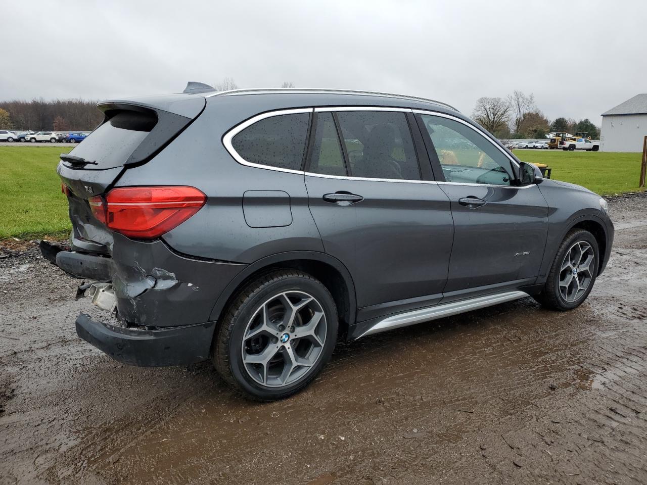 VIN WBXHT3C37H5F76125 2017 BMW X1 no.3