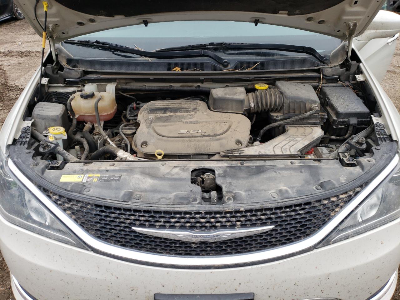 2017 Chrysler Pacifica - Image 12