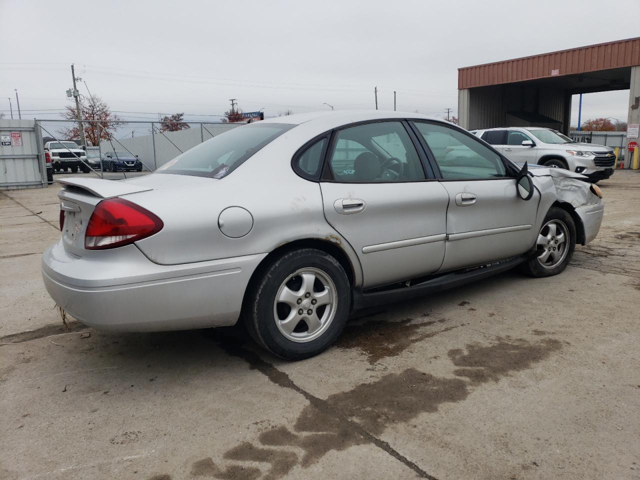 2005 Ford Taurus - Image 3
