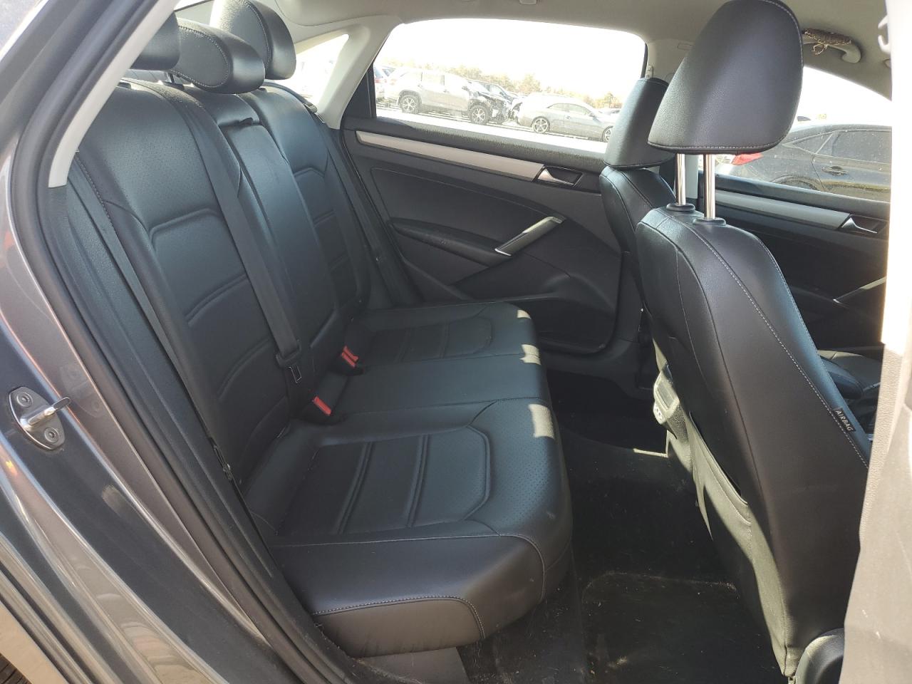 2020 Volkswagen Passat - Image 10