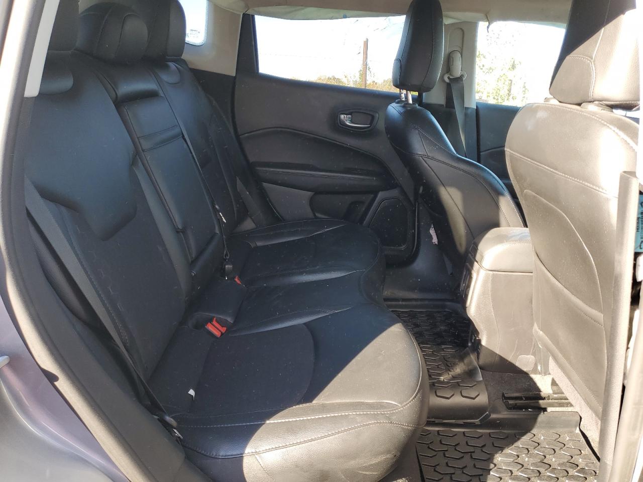 2019 Jeep Compass - Image 11