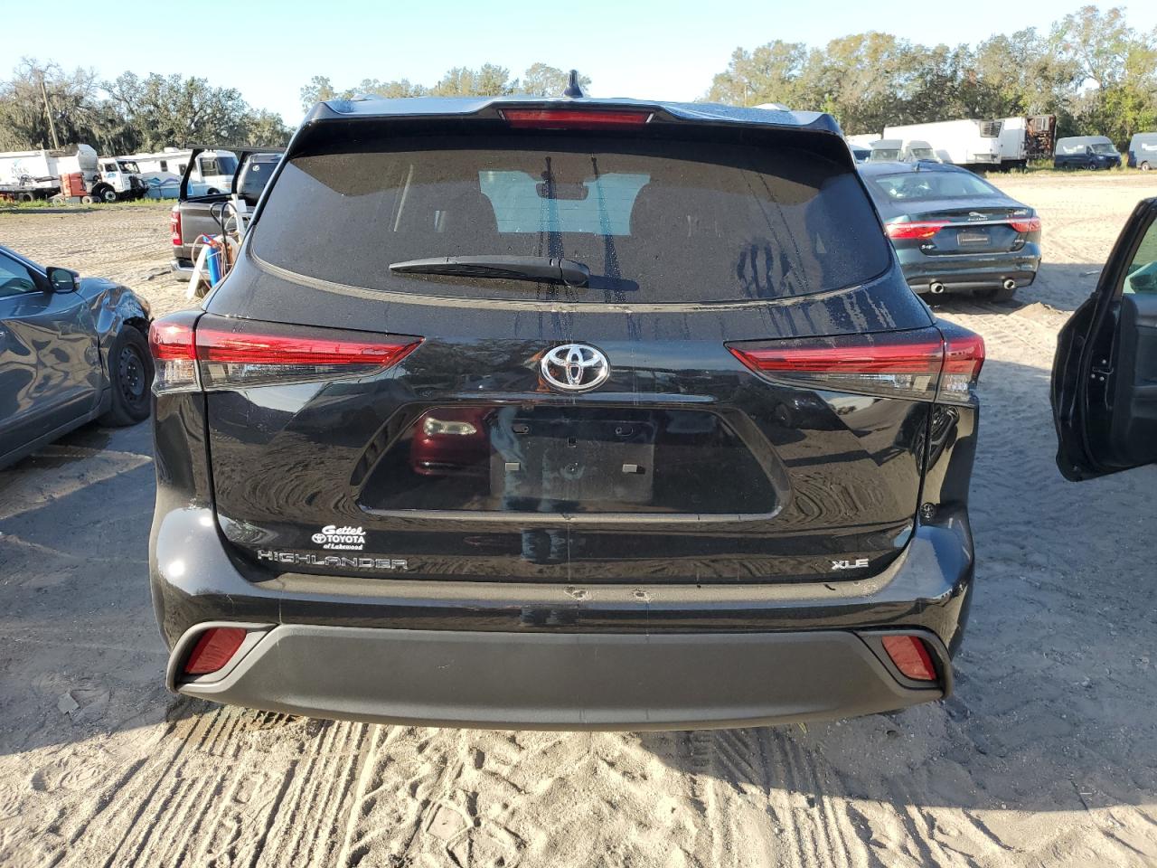 2022 Toyota Highlander - Image 6