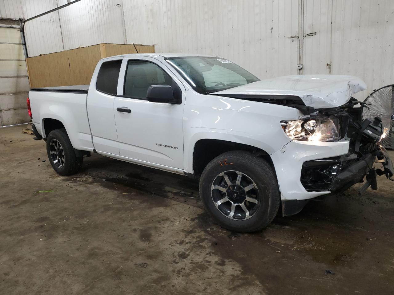 VIN 1GCHSBEA0N1300942 2022 CHEVROLET COLORADO no.4