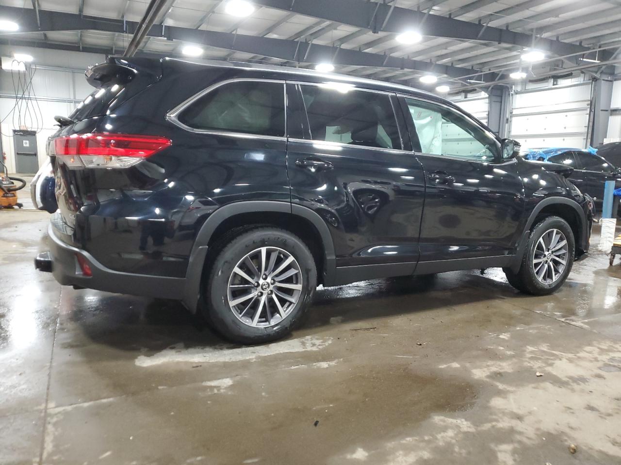 2019 Toyota Highlander - Image 3