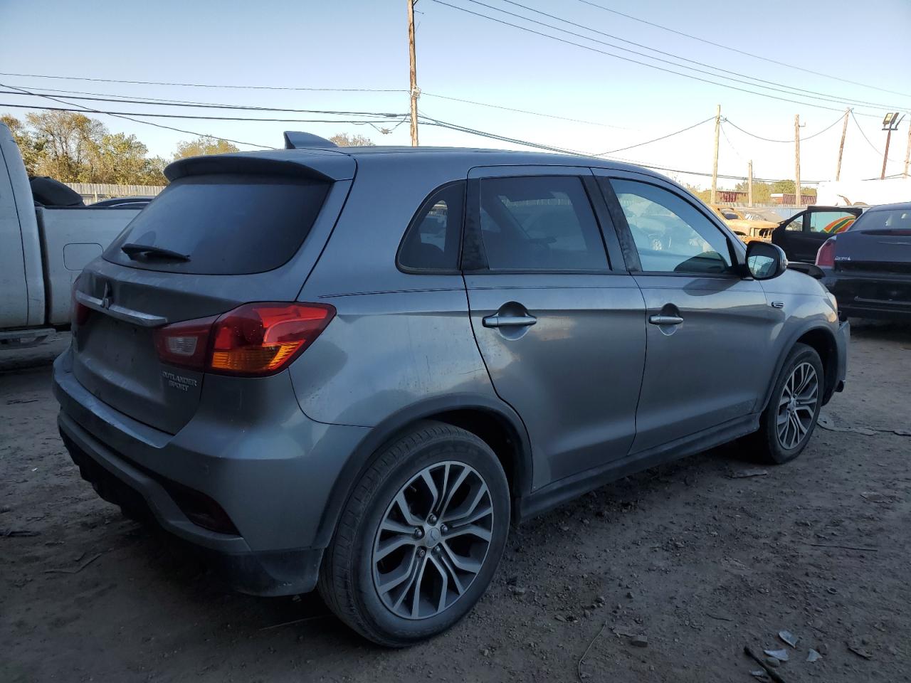 2019 Mitsubishi Outlander - Image 3