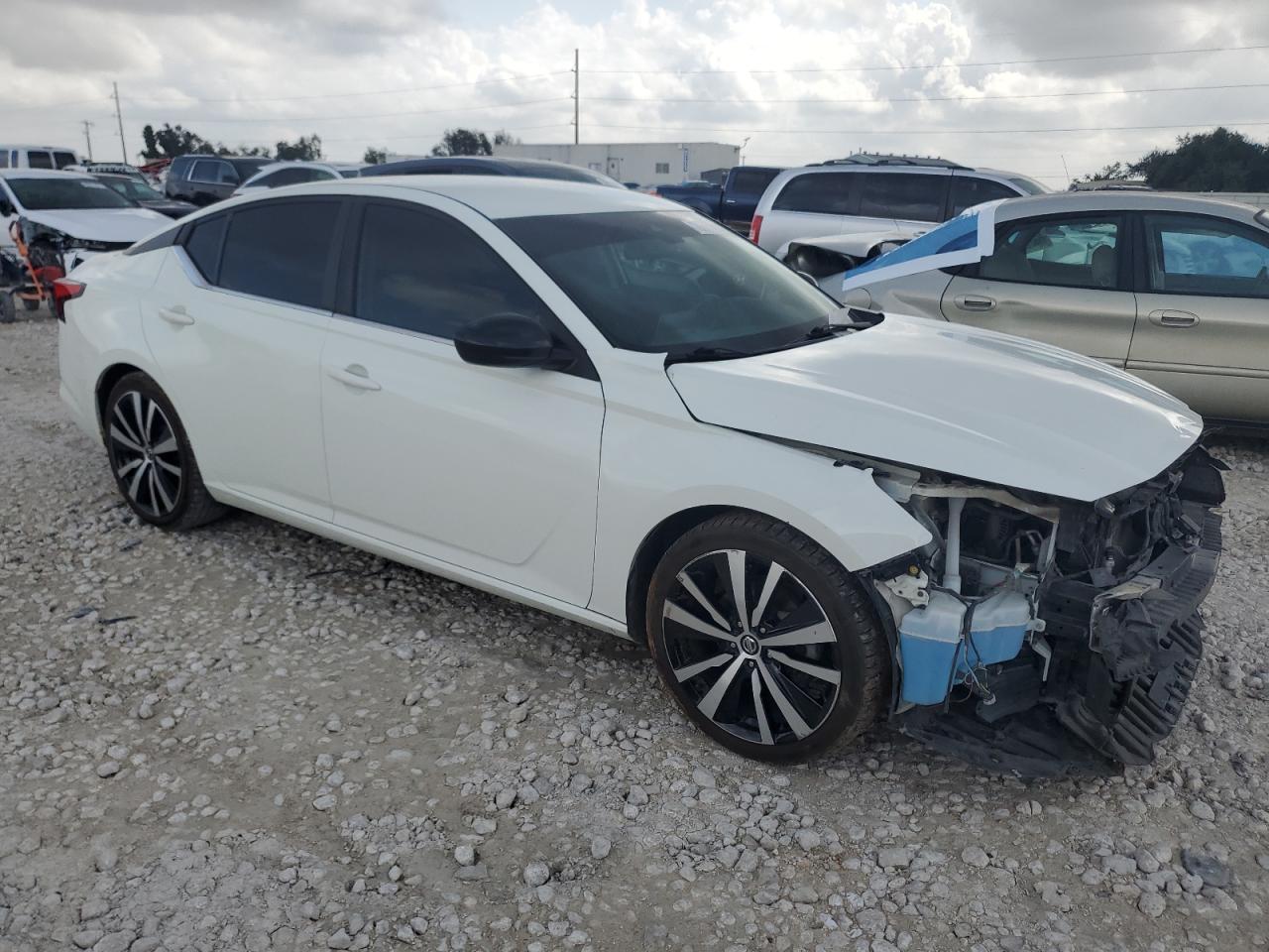 2020 Nissan Altima - Image 4