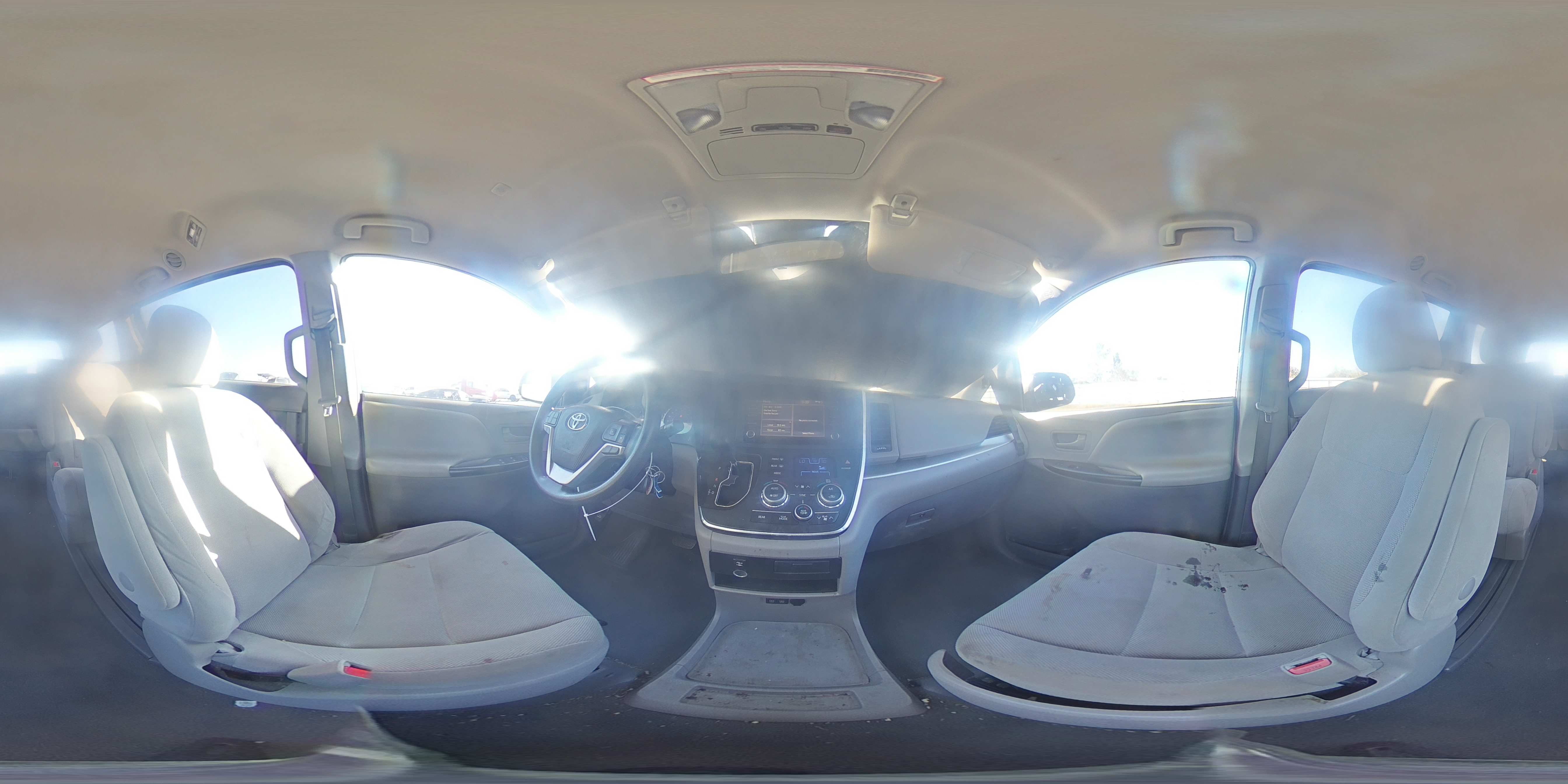 2019 Toyota Sienna - Image 13
