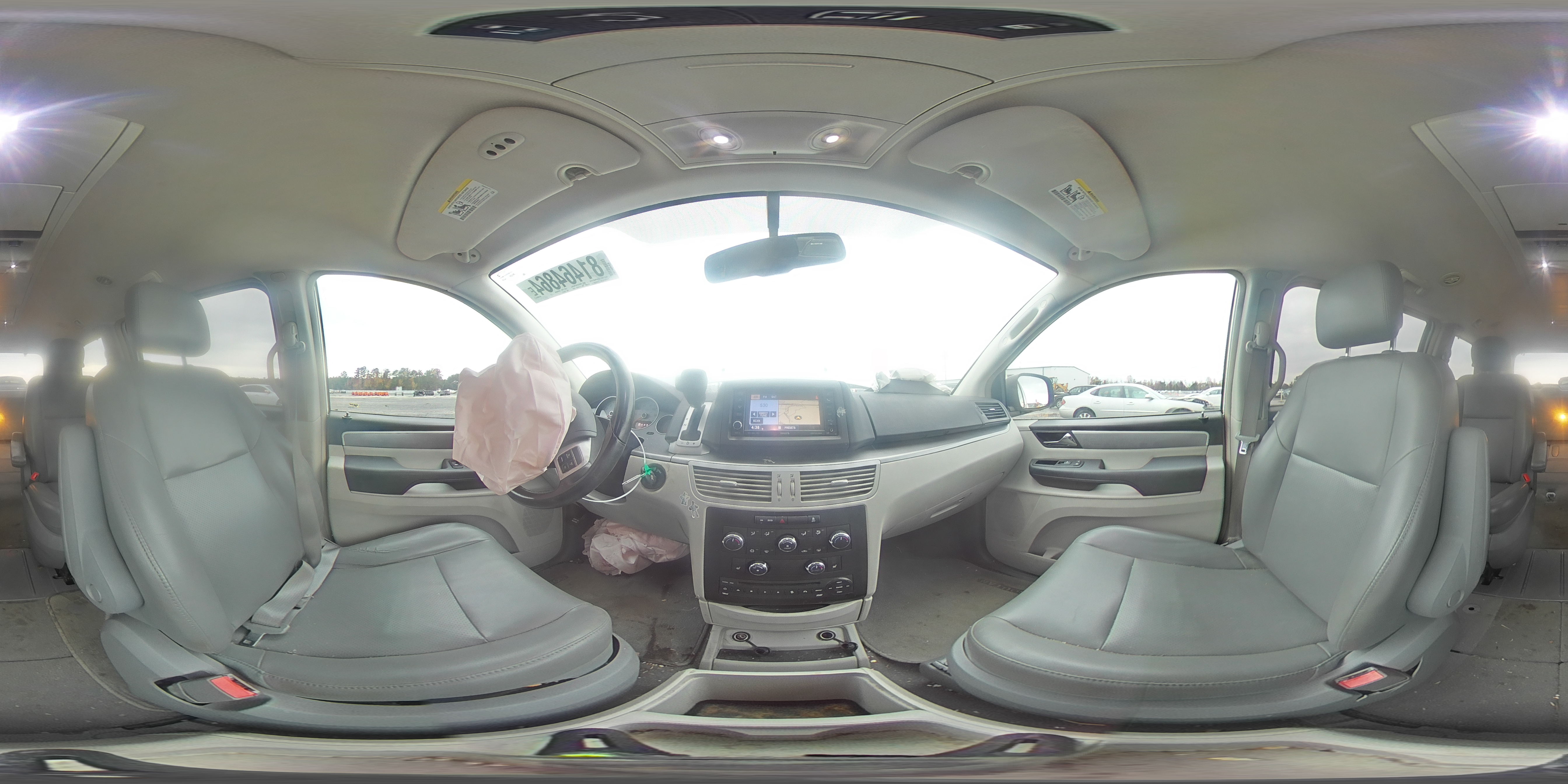 2014 Volkswagen Routan - Image 14