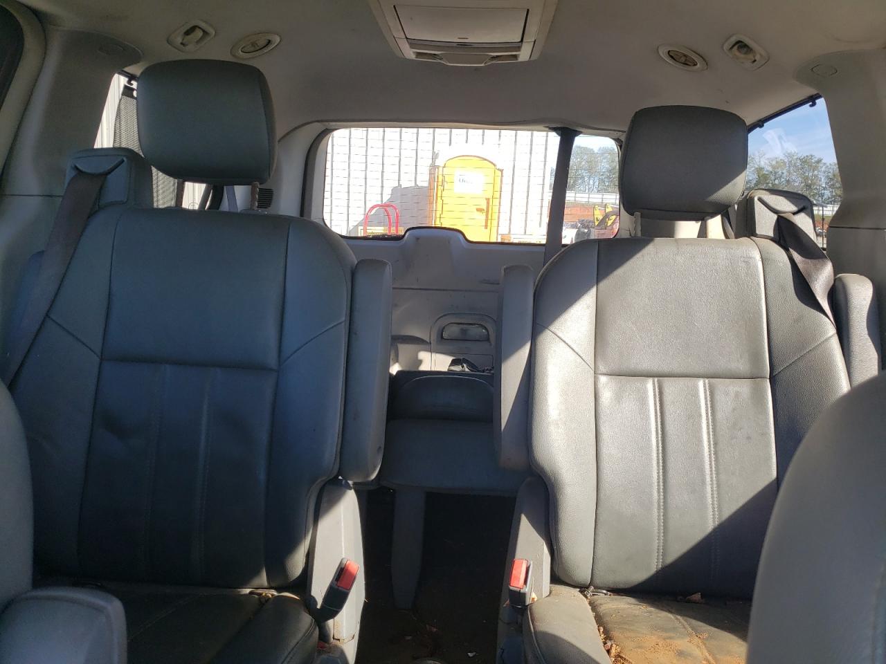 2008 Chrysler Town & Country - Image 10