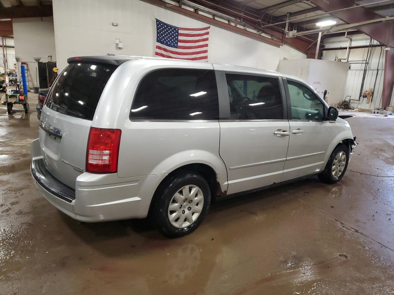 2010 Chrysler Town & Country - Image 3