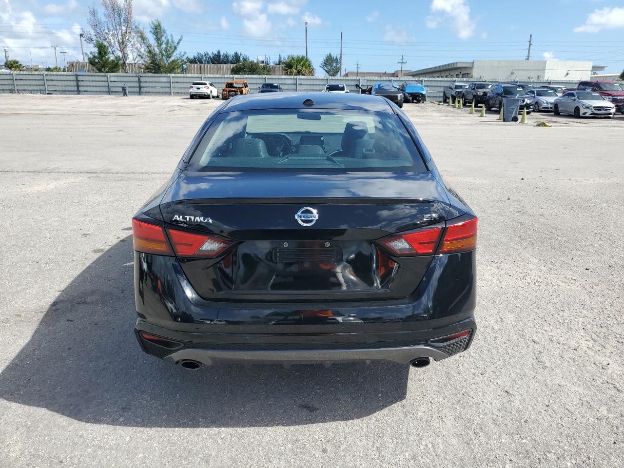 2022 Nissan Altima - Image 6