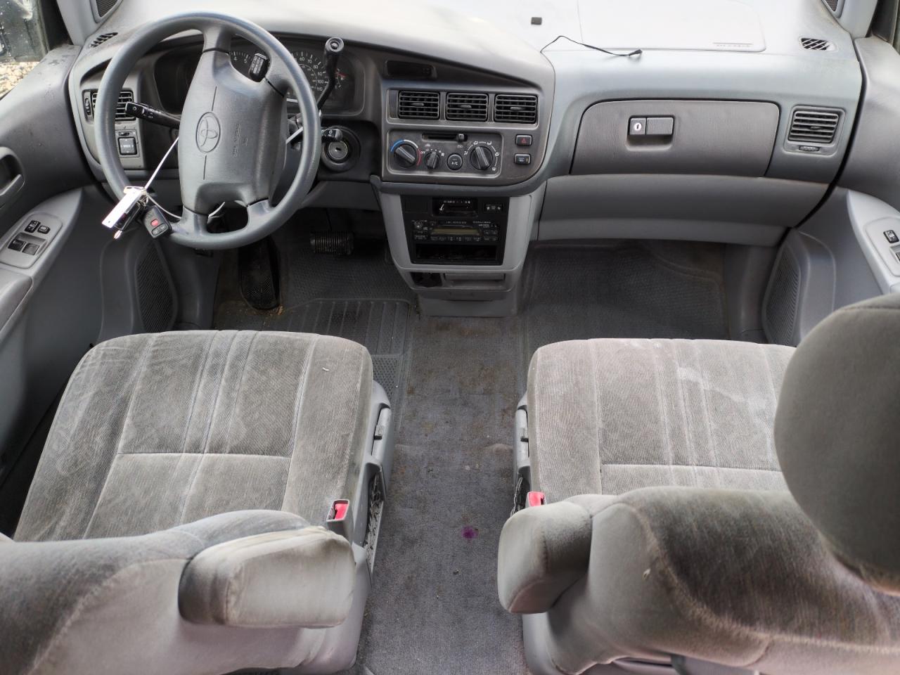 1998 Toyota Sienna - Image 8
