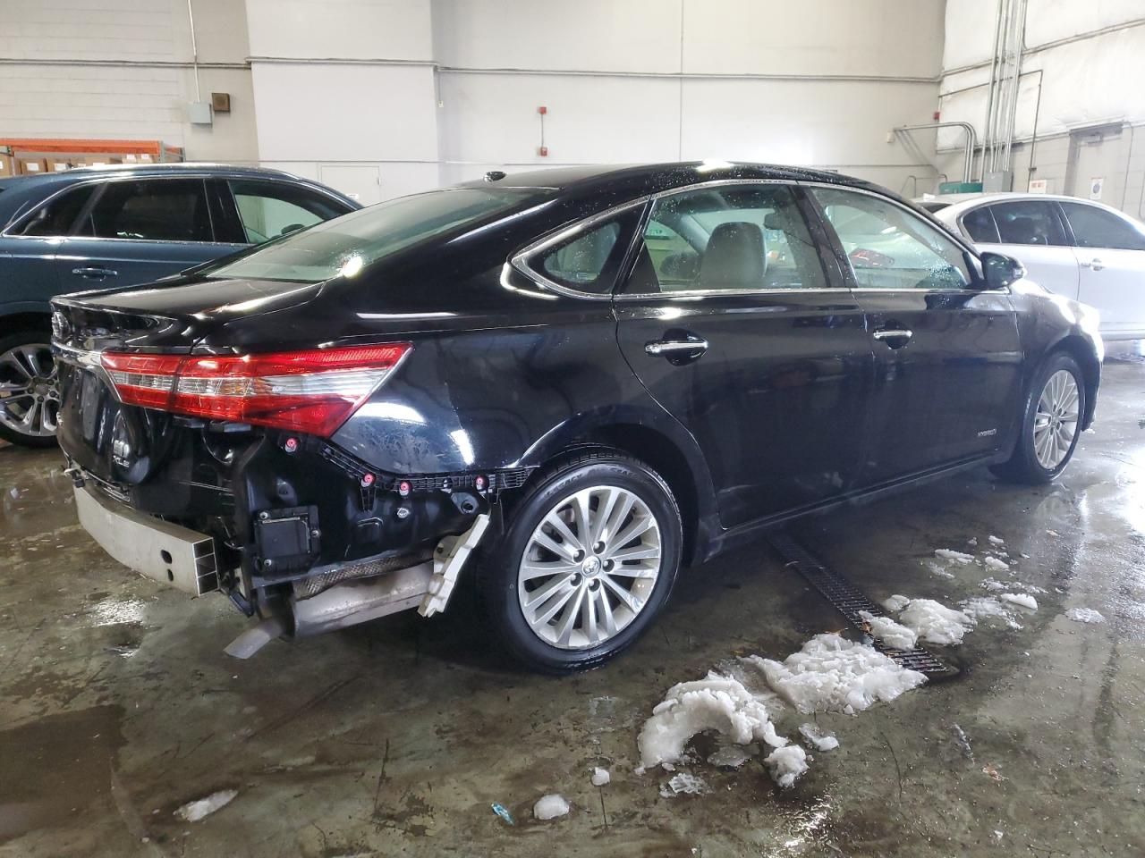 2013 Toyota Avalon - Image 3
