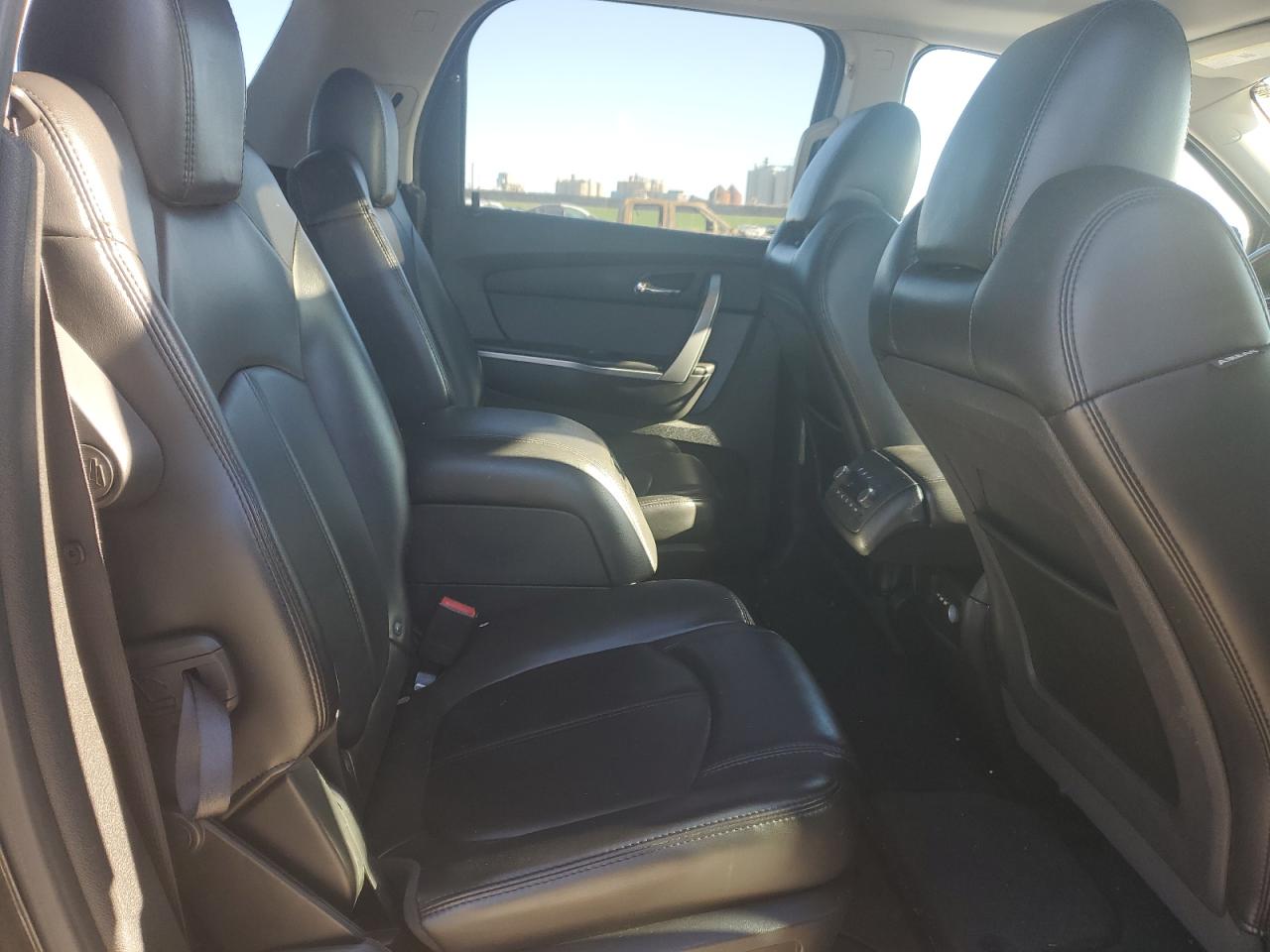 2010 GMC Acadia - Image 11