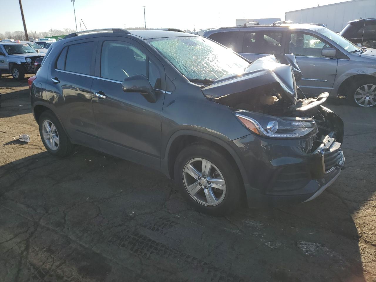 VIN 3GNCJLSBXKL230927 2019 CHEVROLET TRAX no.4