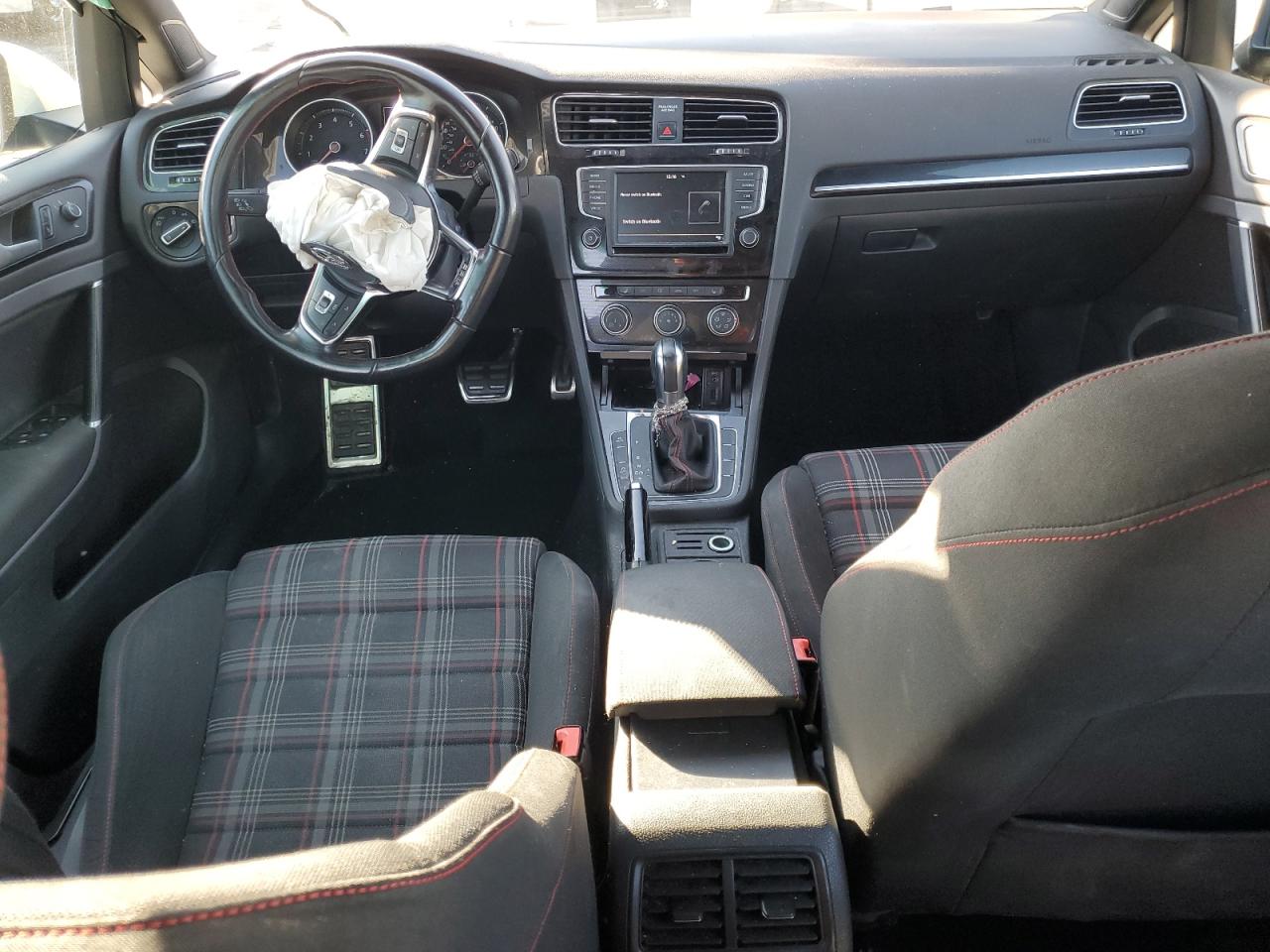 2017 Volkswagen GTI - Image 8