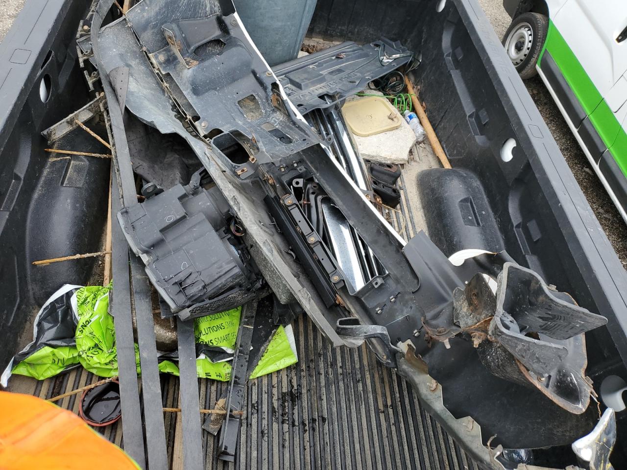 2015 Chevrolet Silverado - Image 12