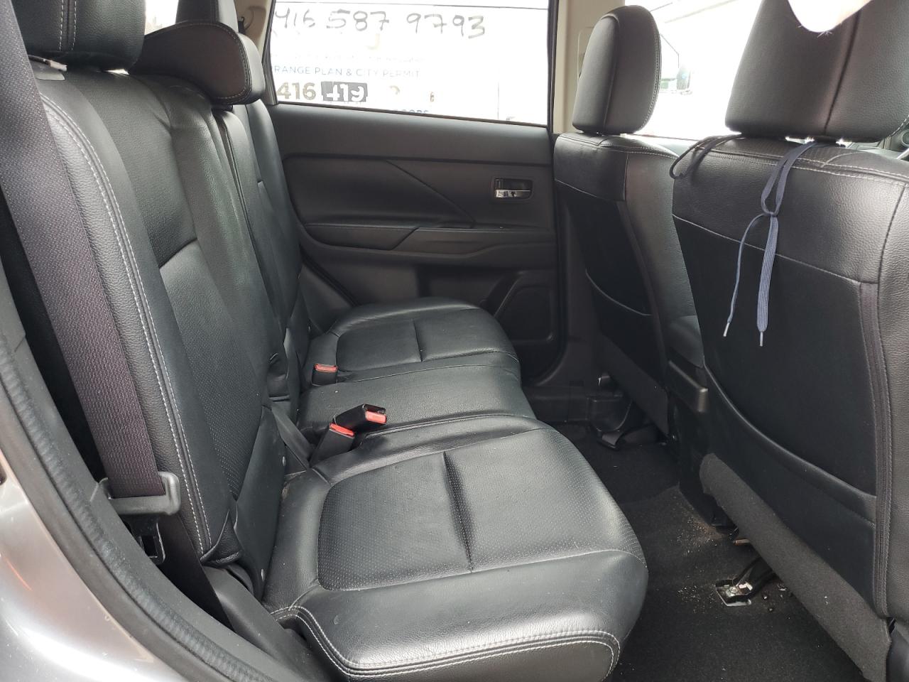 2016 Mitsubishi Outlander - Image 11