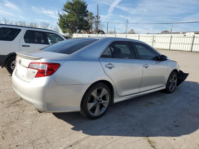 Sedans TOYOTA CAMRY 2012 Srebrny