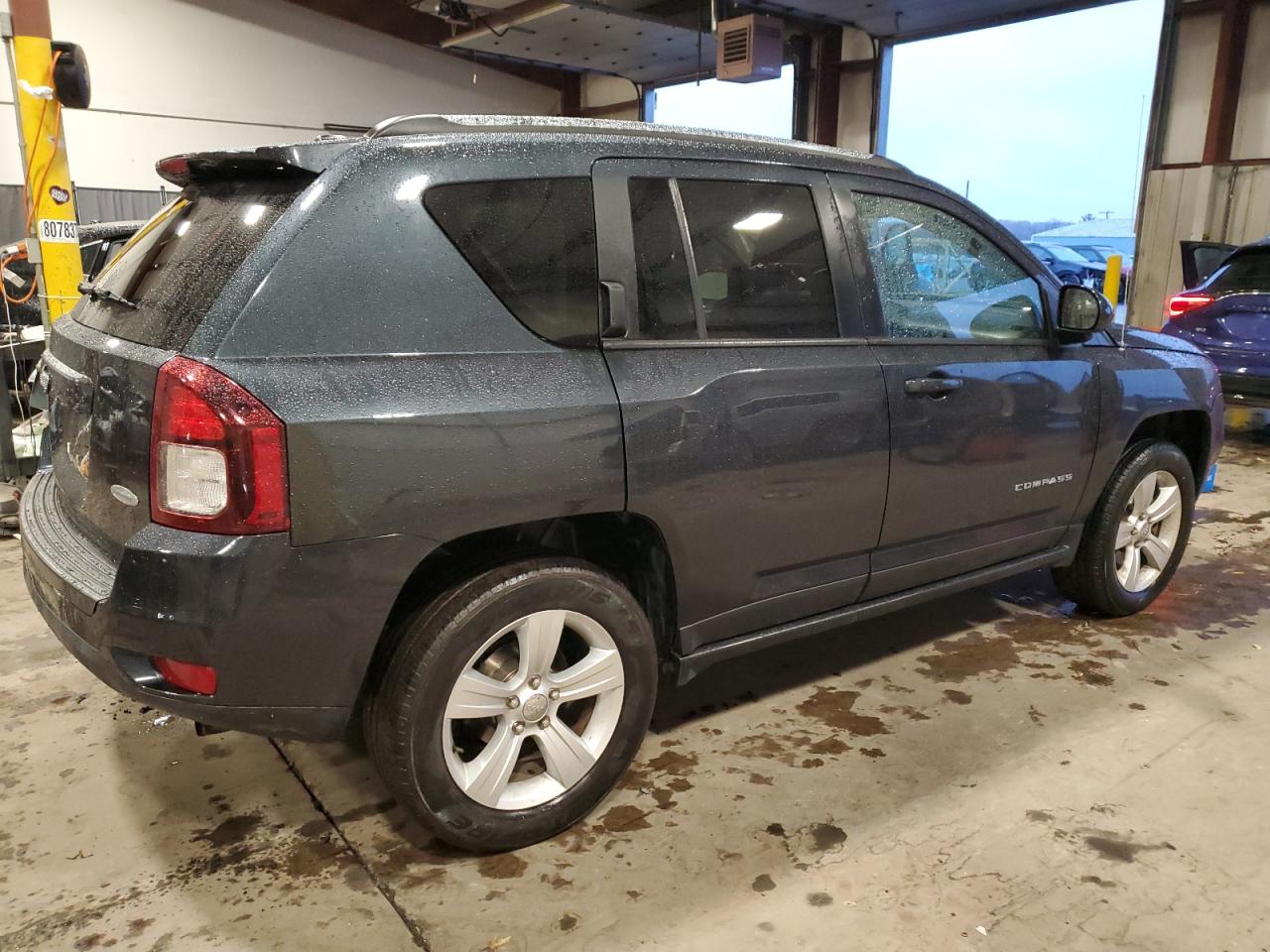 VIN 1C4NJDEB8FD105424 2015 JEEP COMPASS no.3