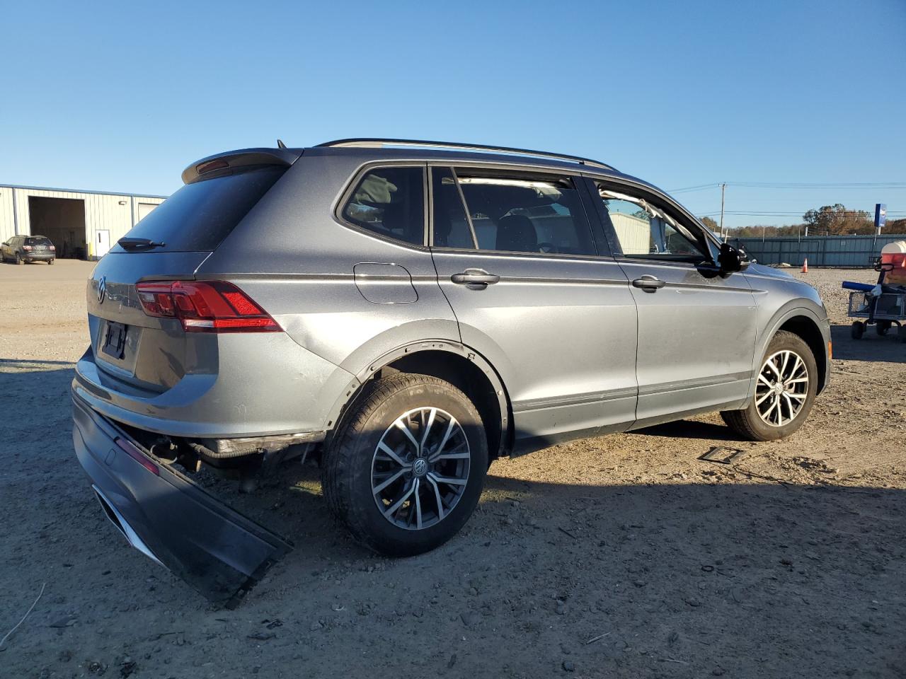 2021 Volkswagen Tiguan - Image 3