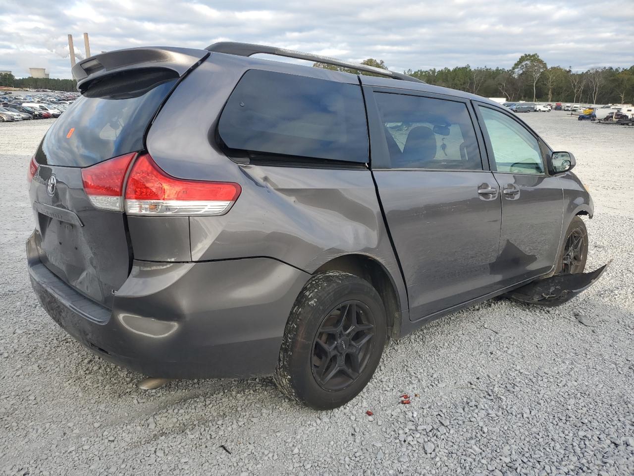 2013 Toyota Sienna - Image 3