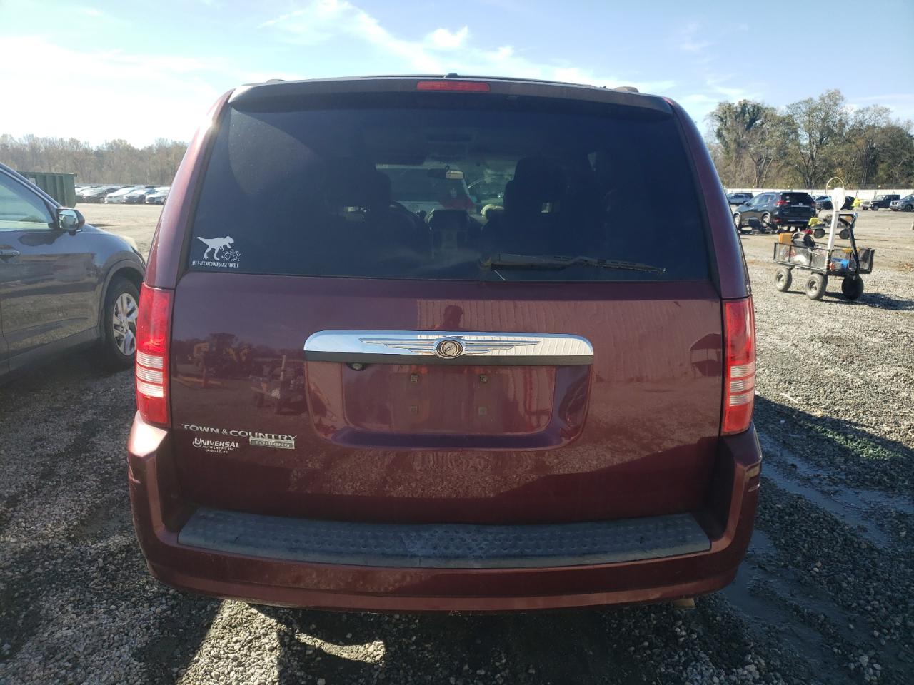 2008 Chrysler Town & Country - Image 6