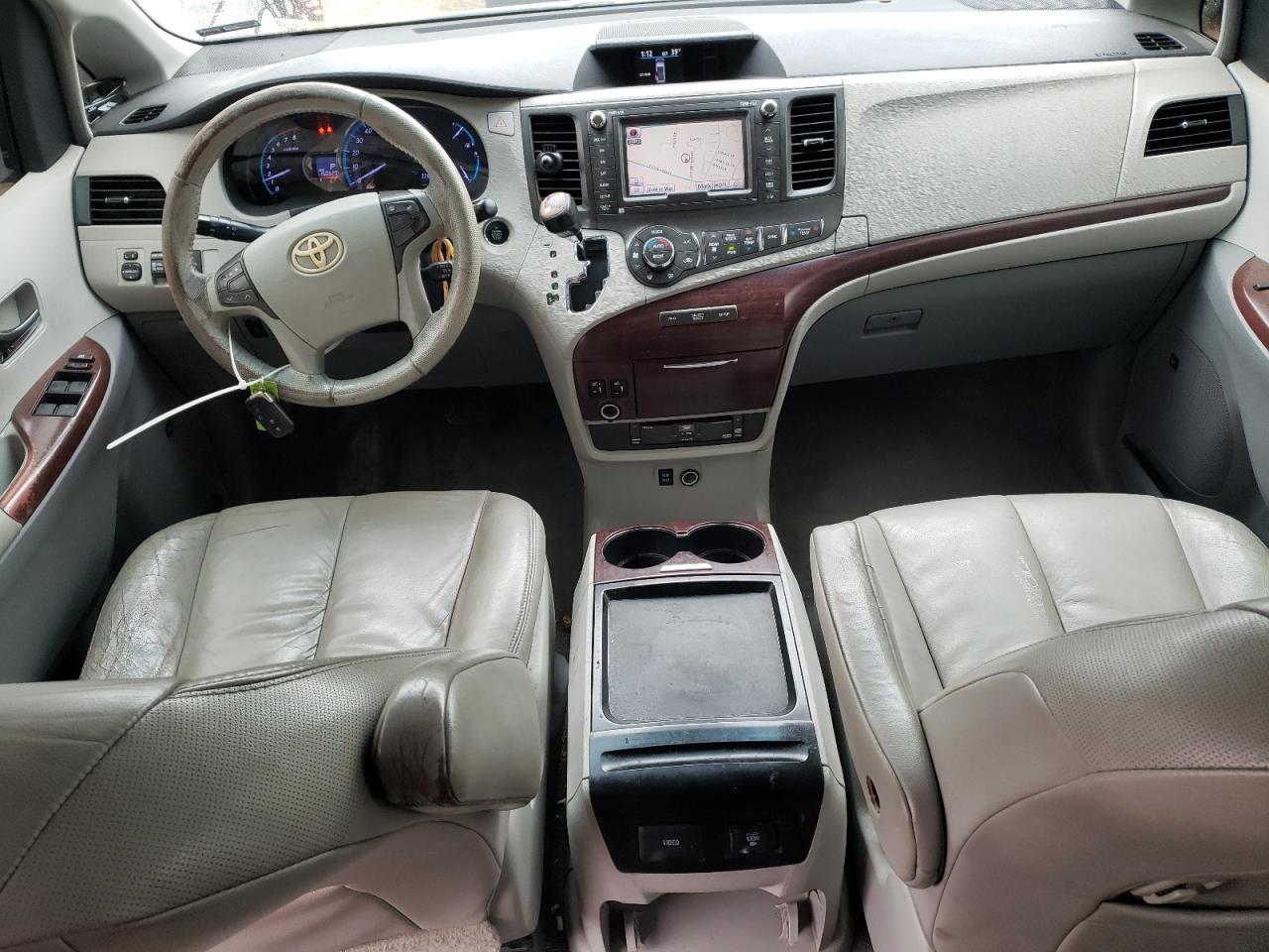 2011 Toyota Sienna - Image 8