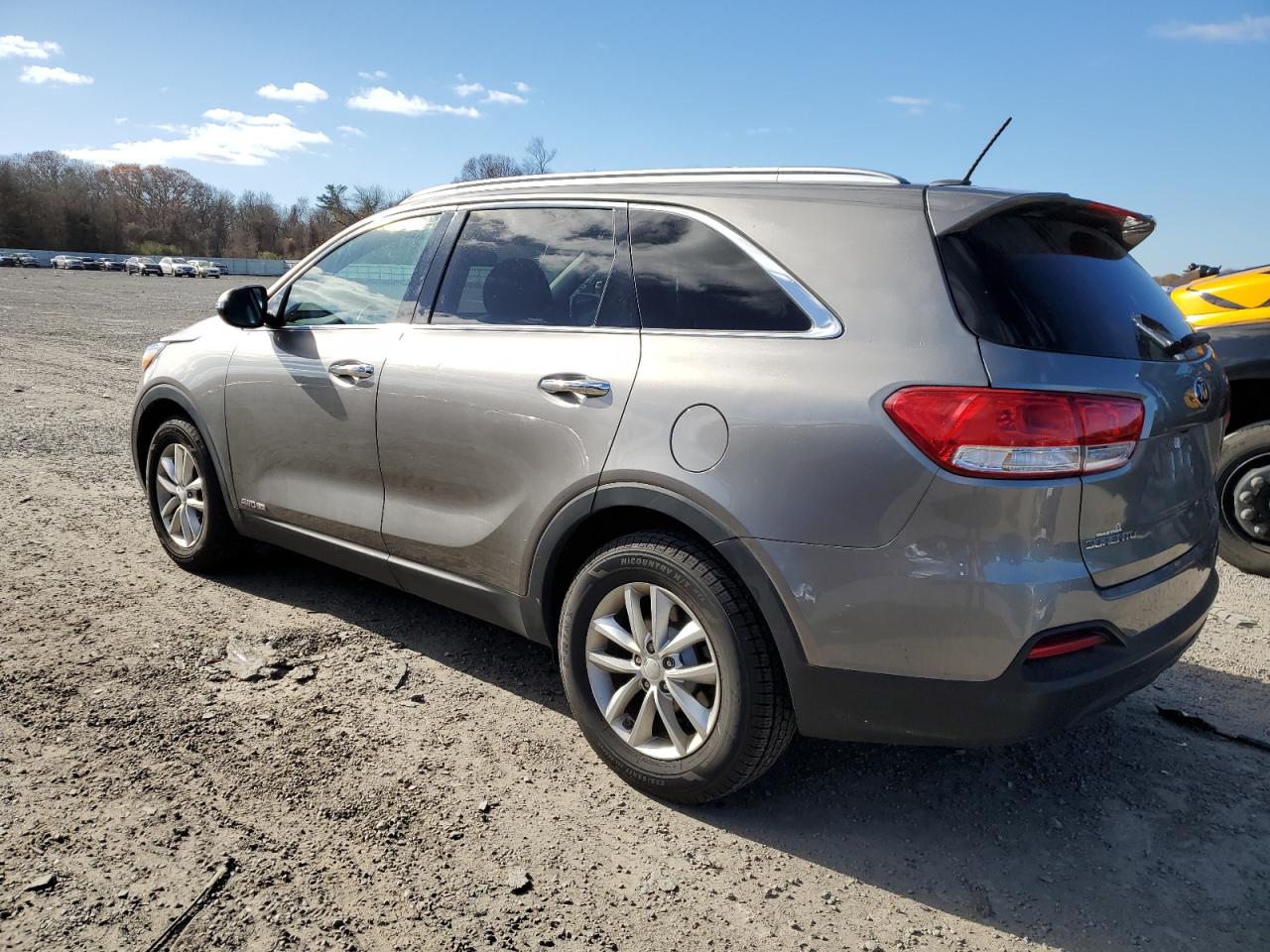 2018 Kia Sorento - Image 2